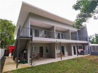 בית וילה טרומי מרובת קומות אור מסבך קל